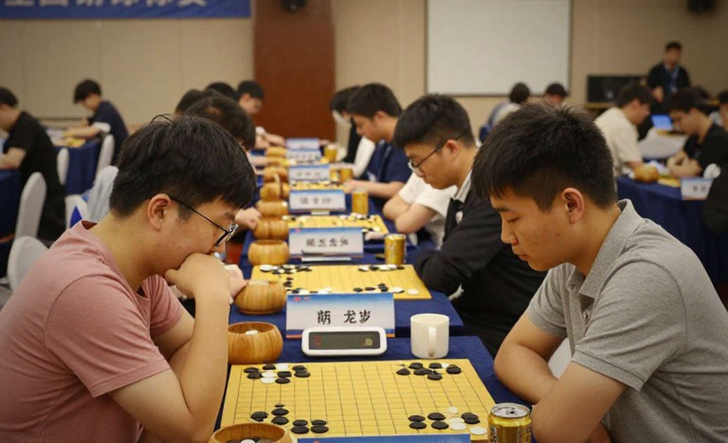 ChessBase Magazine #225 का ऑडिट: हेडलाइन यूरोपियन क्लब कप की, बॉडी प्राग फेस्टिवल की